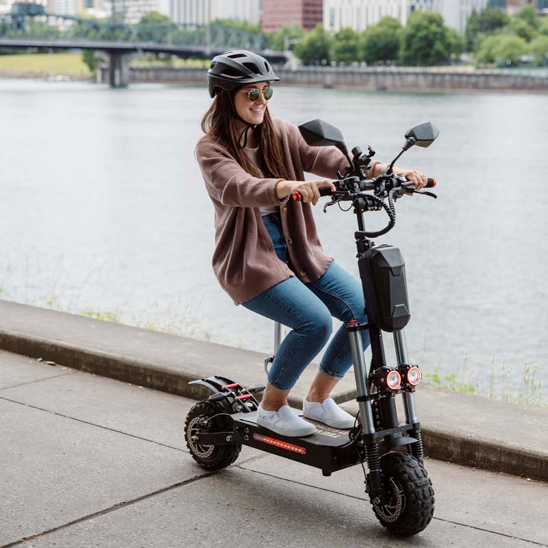Teewing-Electric-scooter-outdoor-riding