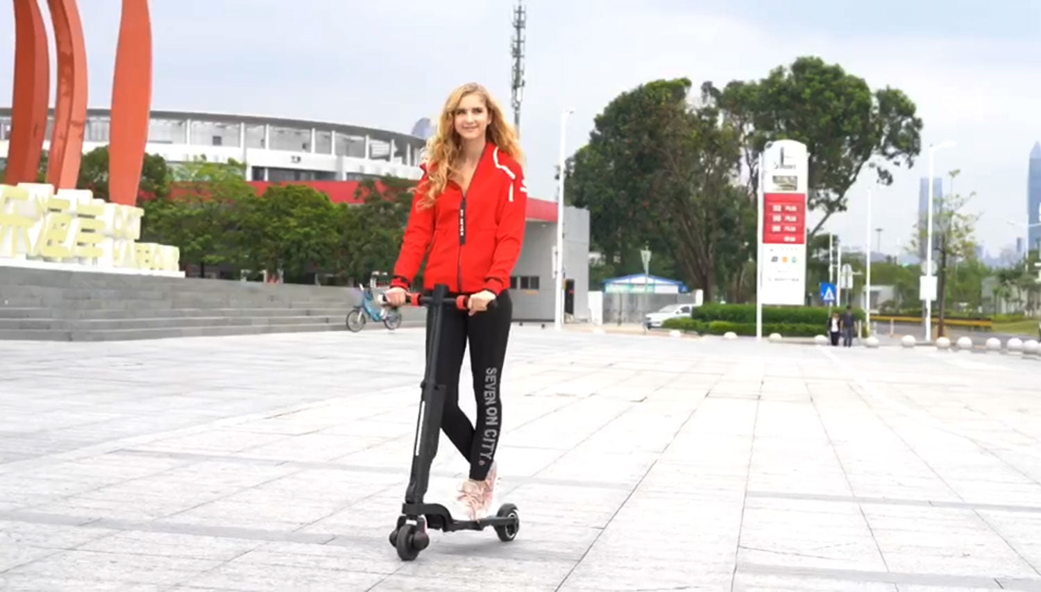 Load video: Outdoor Riding of Teewing X6 Portable Compact Electric Scooter
